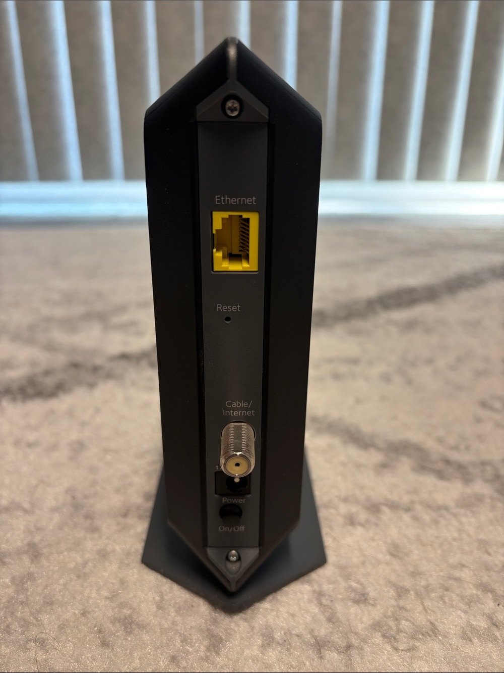NETGEAR Cable Modem DOCSIS 3.0 - Picture 2 of 2